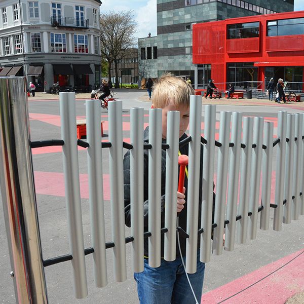Music Stop Created for Pedestrians in Danish City Street